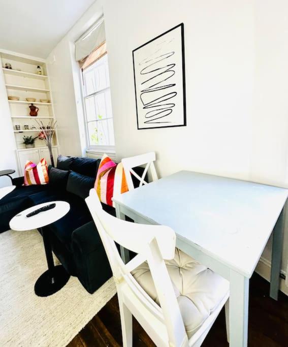 Quiet Beautiful 4 Person Camden Flat W Kitchen Apartament Londra
