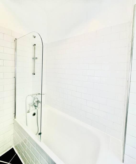 Quiet Beautiful 4 Person Camden Flat W Kitchen Apartament *